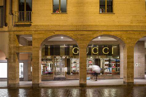 svendita gucci lugano|Gucci .